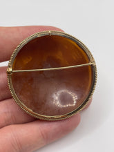 Load image into Gallery viewer, 9ct gold cameo brooch
