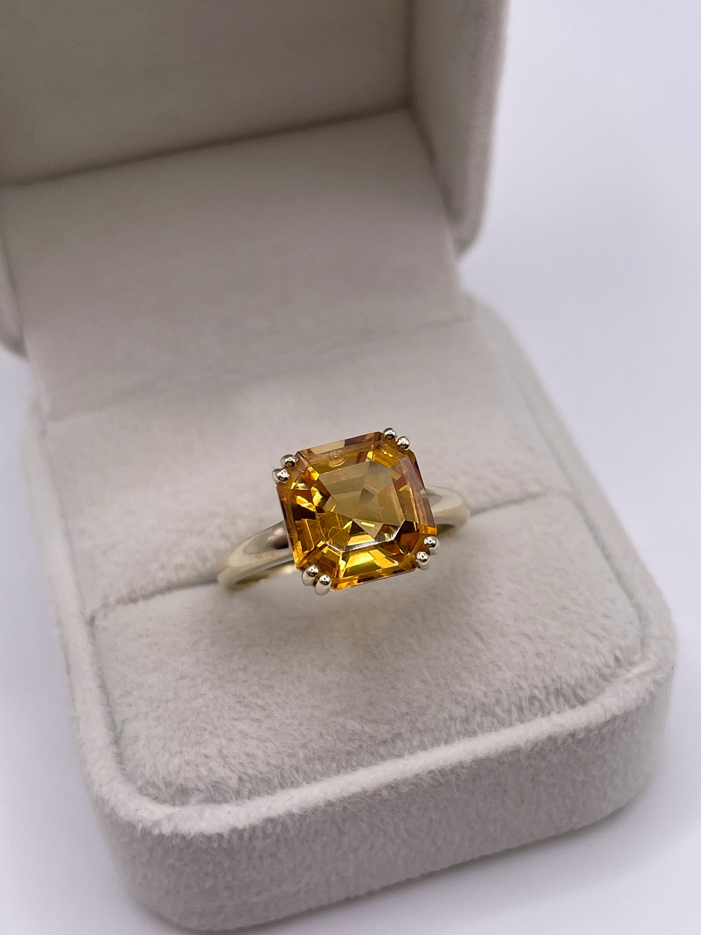 9ct gold citrine ring