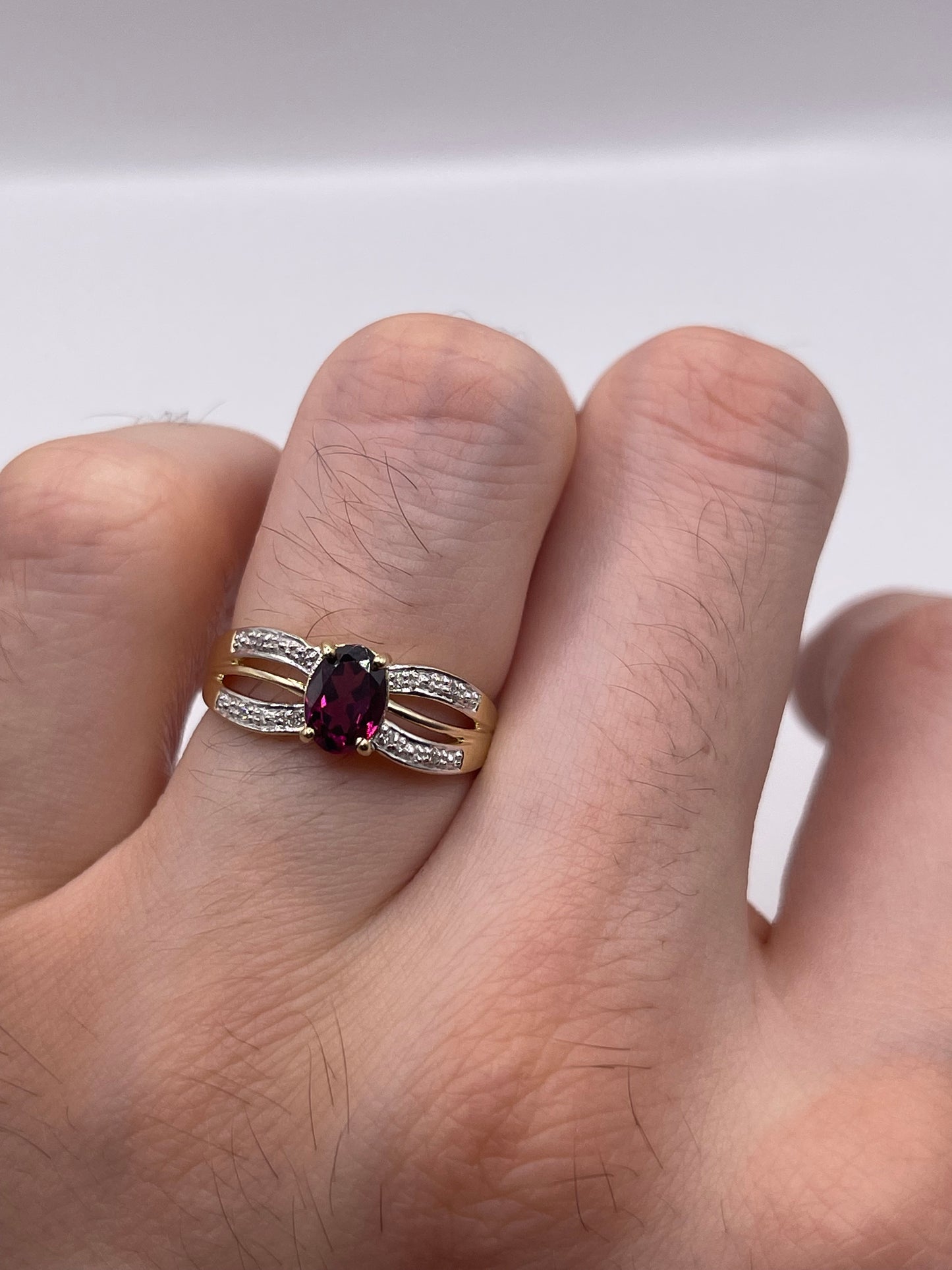 9ct gold garnet and diamond ring