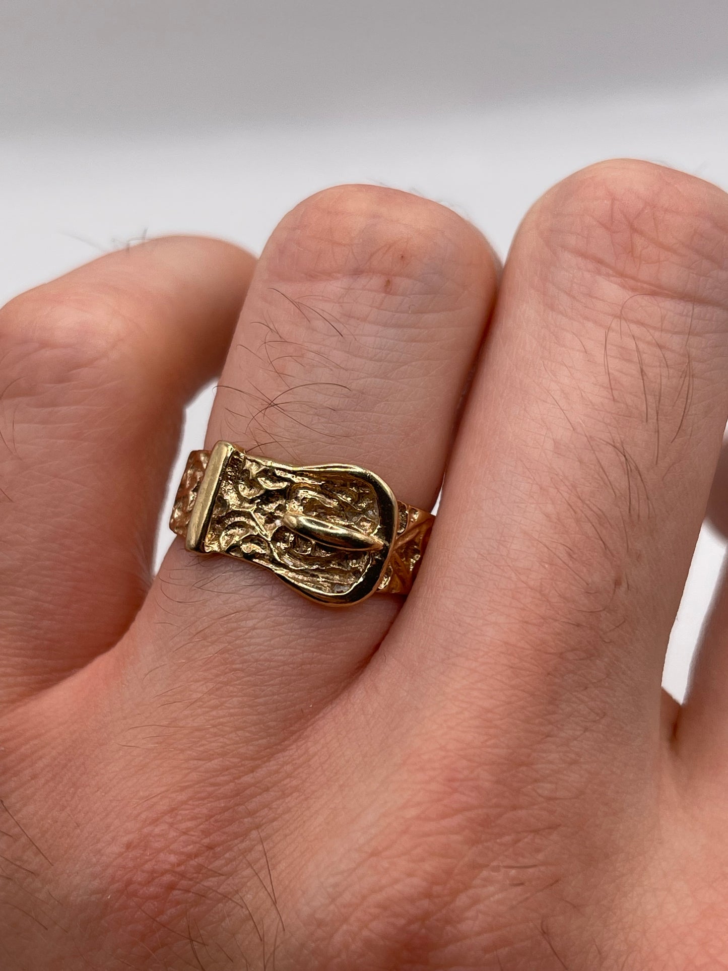 9ct gold buckle ring