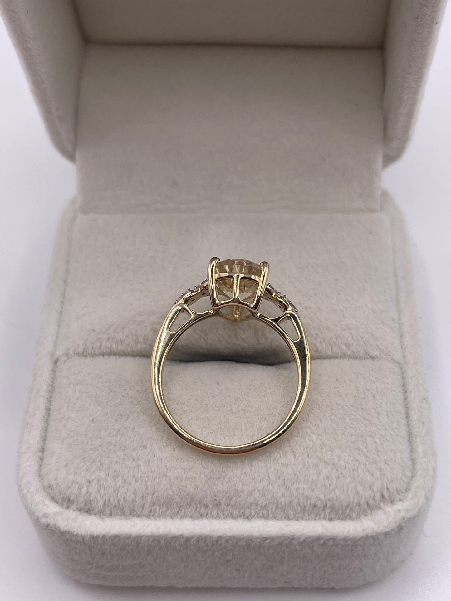 9ct gold quartz and diamond ring