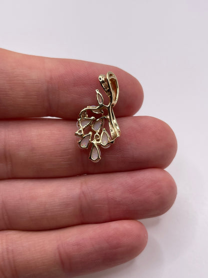 9ct gold opal pendant