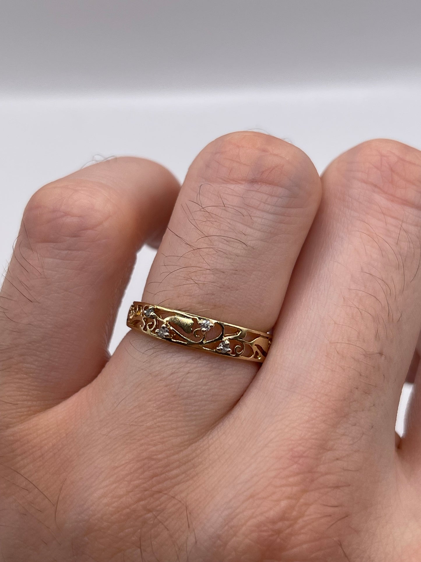 9ct gold diamond ring