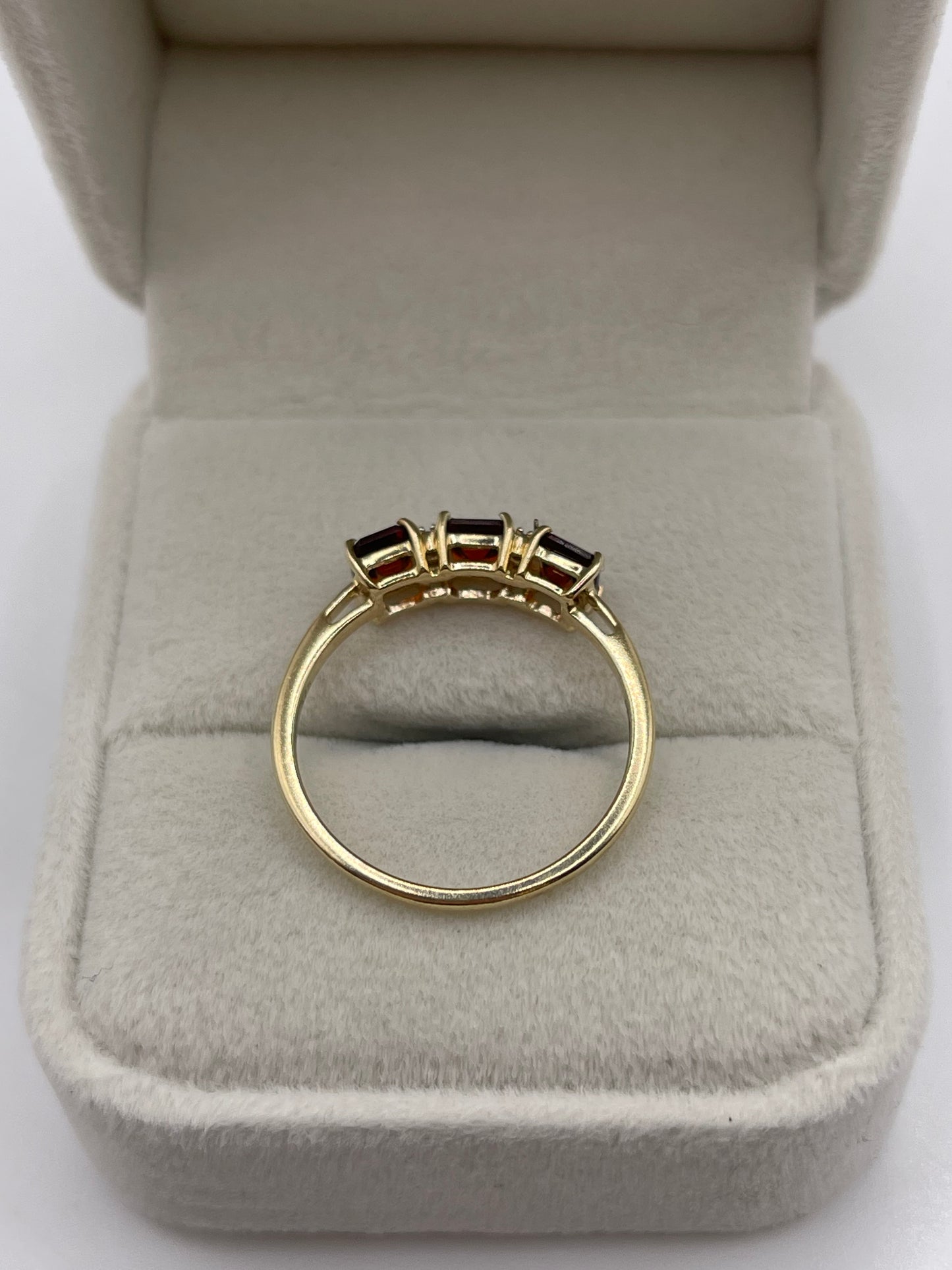 9ct gold garnet and diamond ring