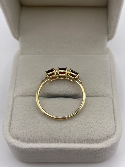 9ct gold garnet and diamond ring