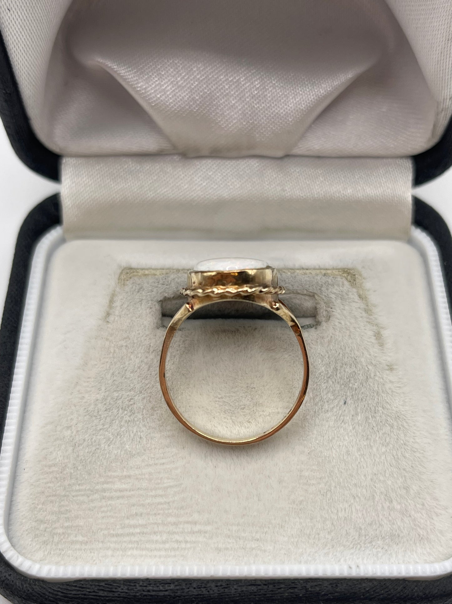 9ct gold opal ring