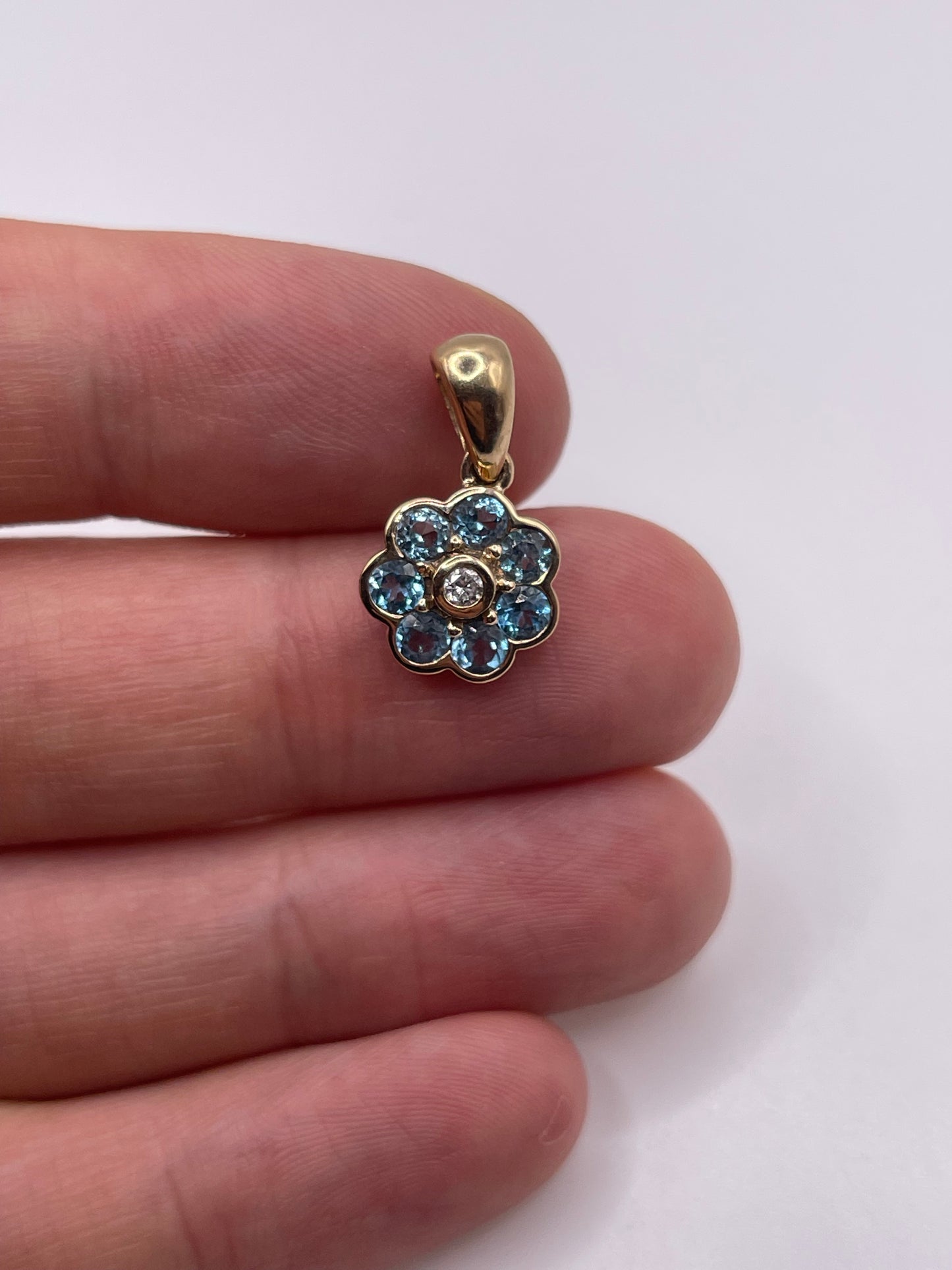9ct gold topaz and diamond pendant