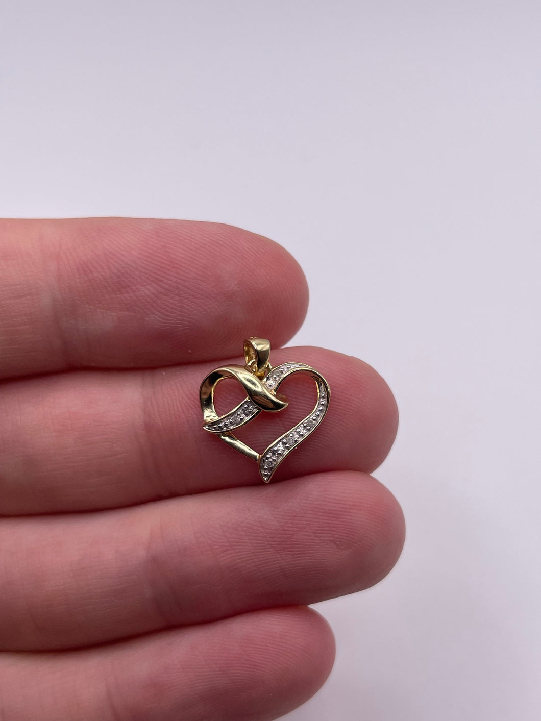 9ct gold diamond heart pendant