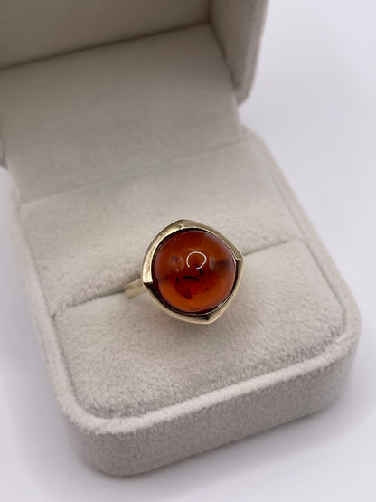 8ct gold amber ring