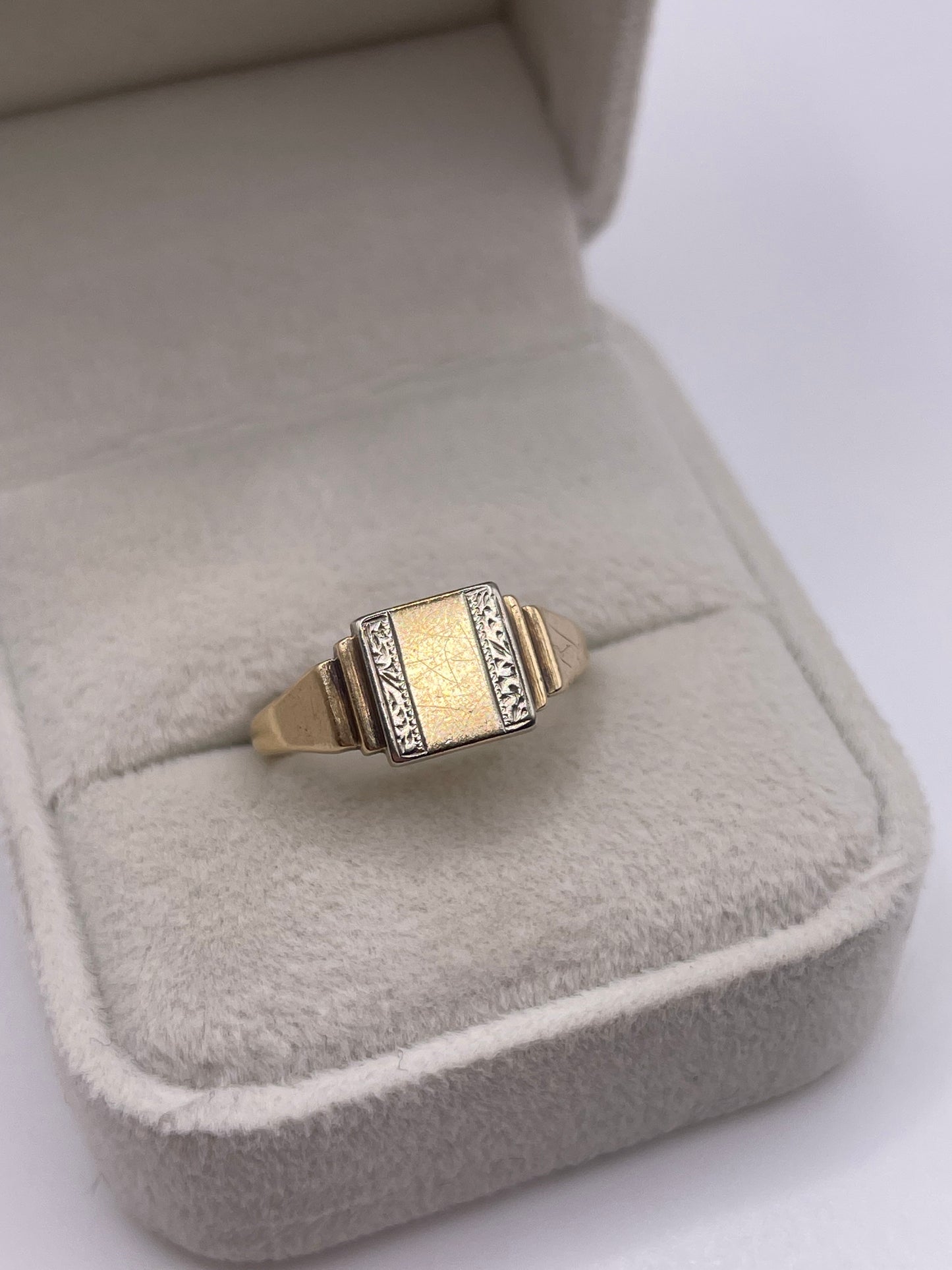 9ct gold signet ring