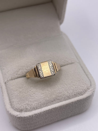 9ct gold signet ring