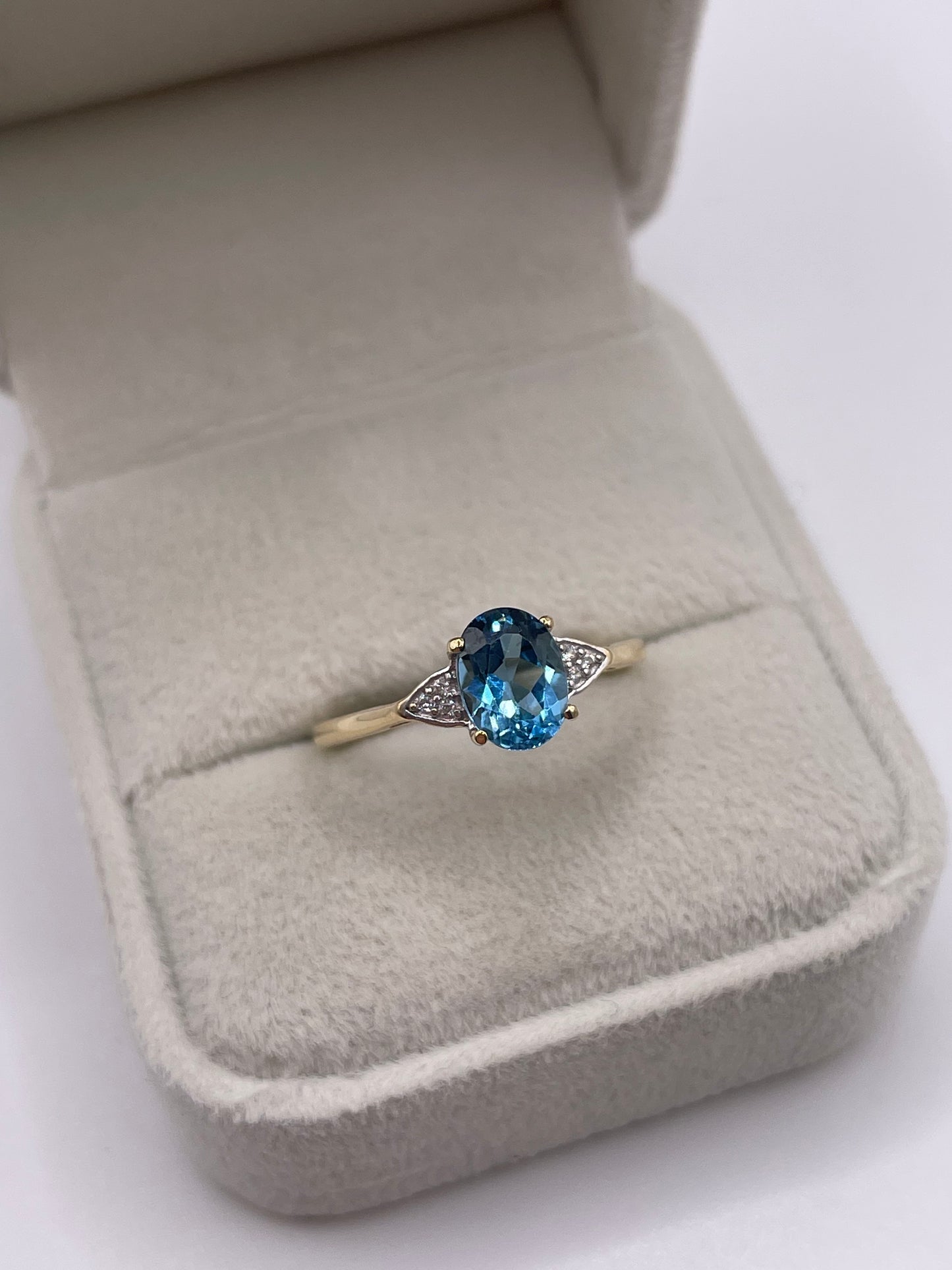 9ct gold topaz and zircon ring