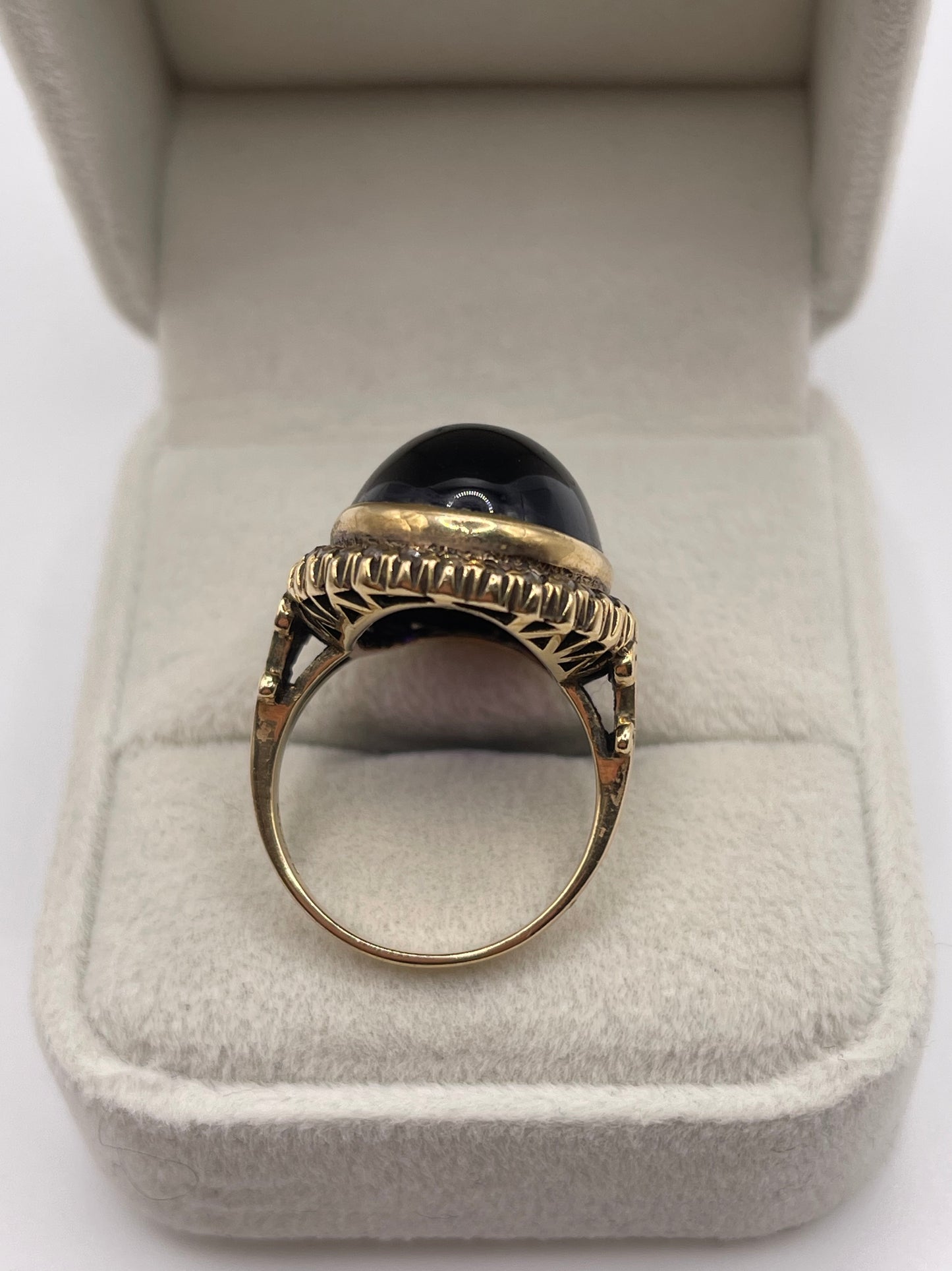 9ct gold cabochon amethyst and diamond ring