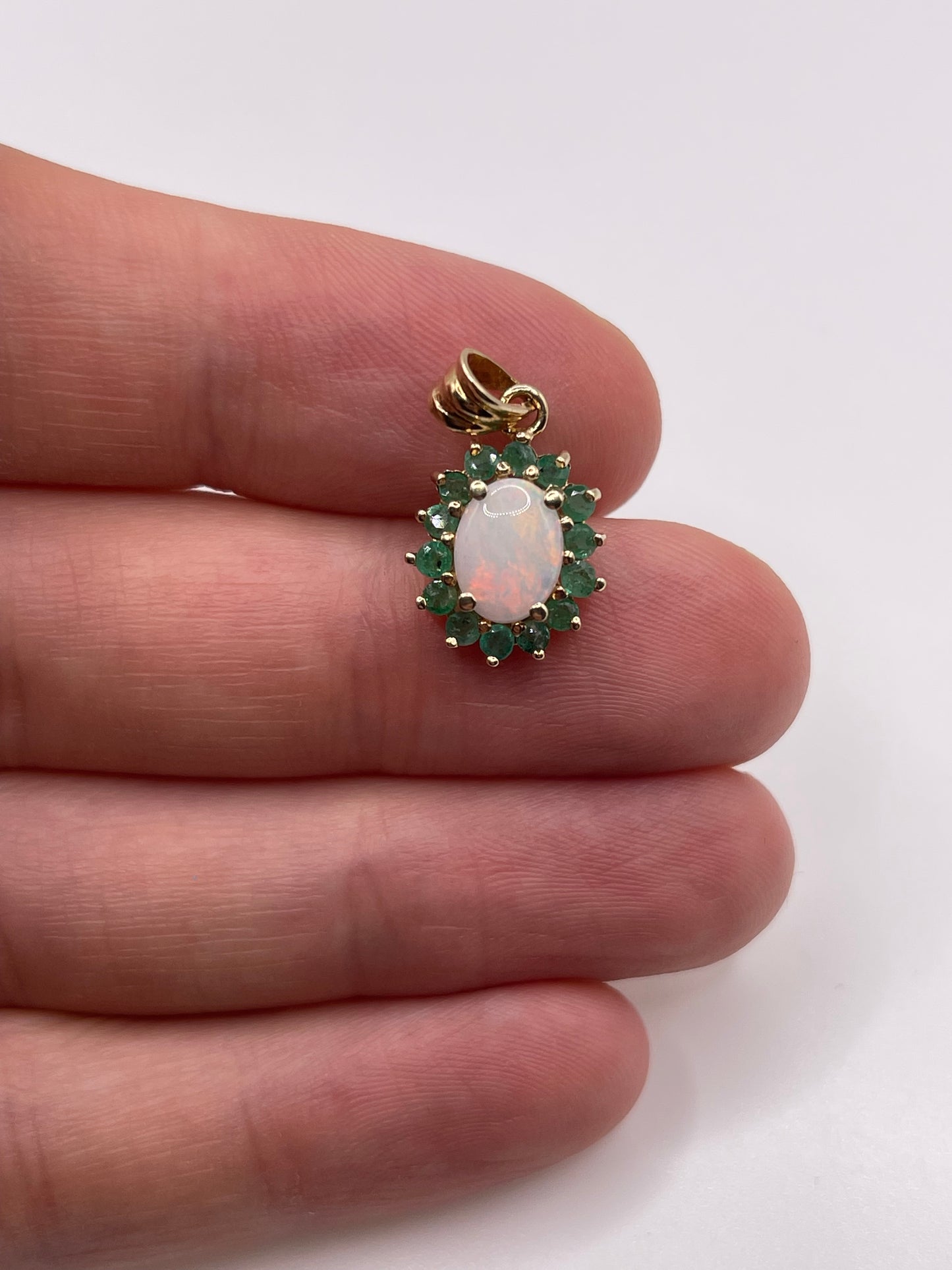 9ct gold opal and emerald pendant