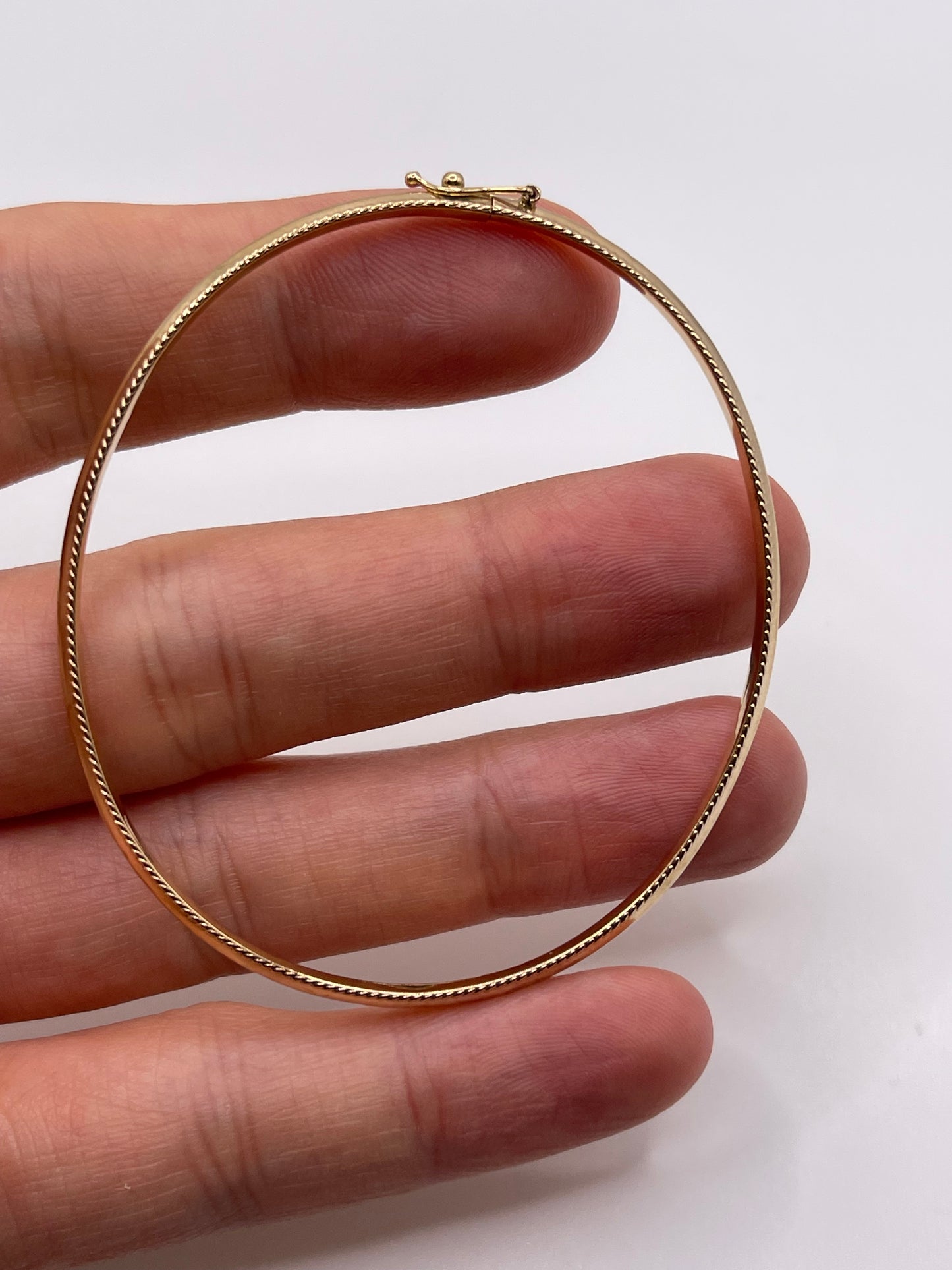 9ct gold bangle