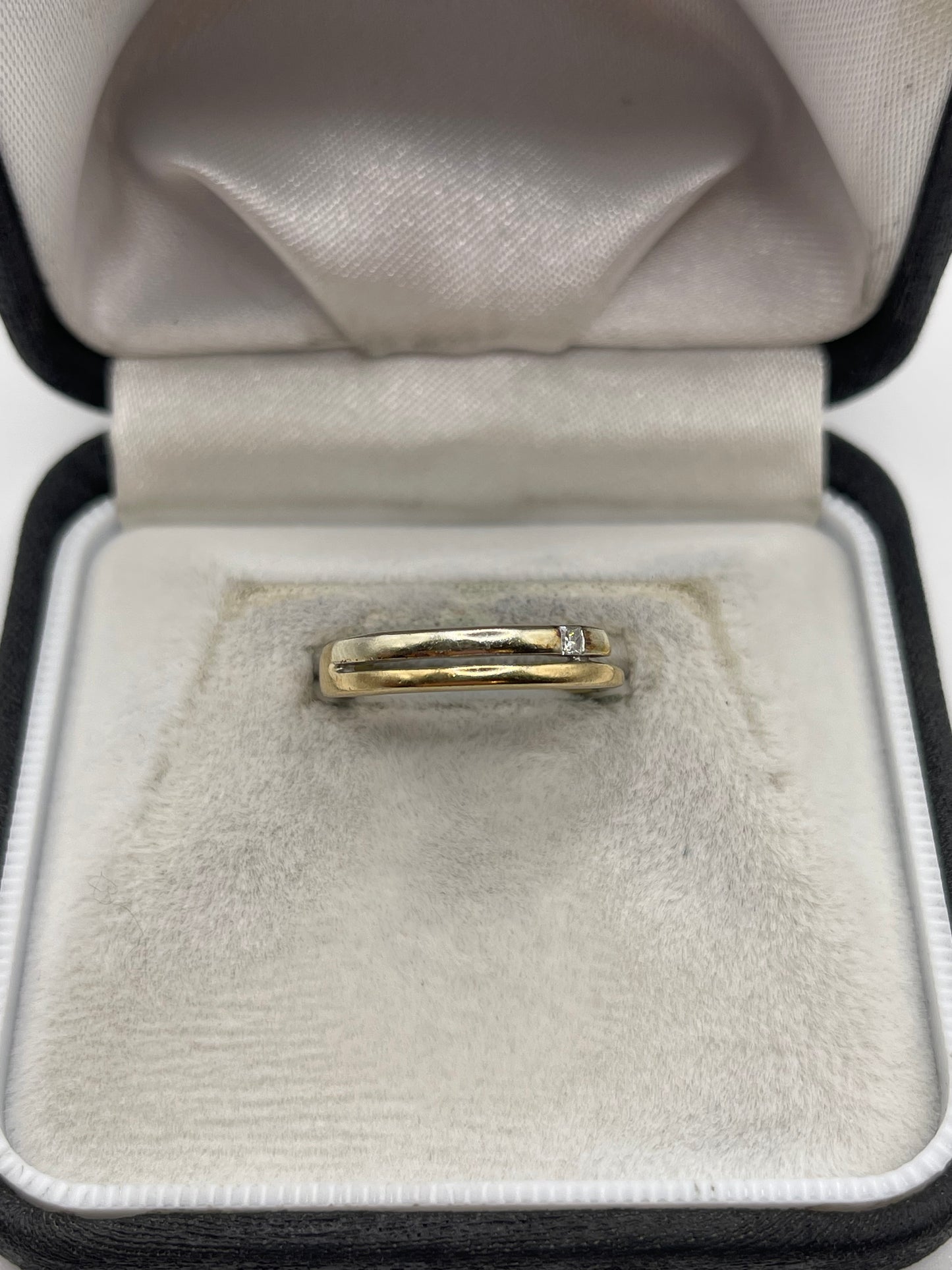 9ct gold diamond ring