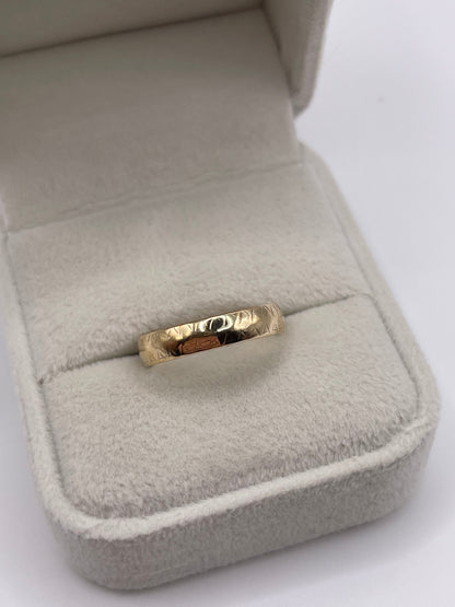 9ct gold patterned band