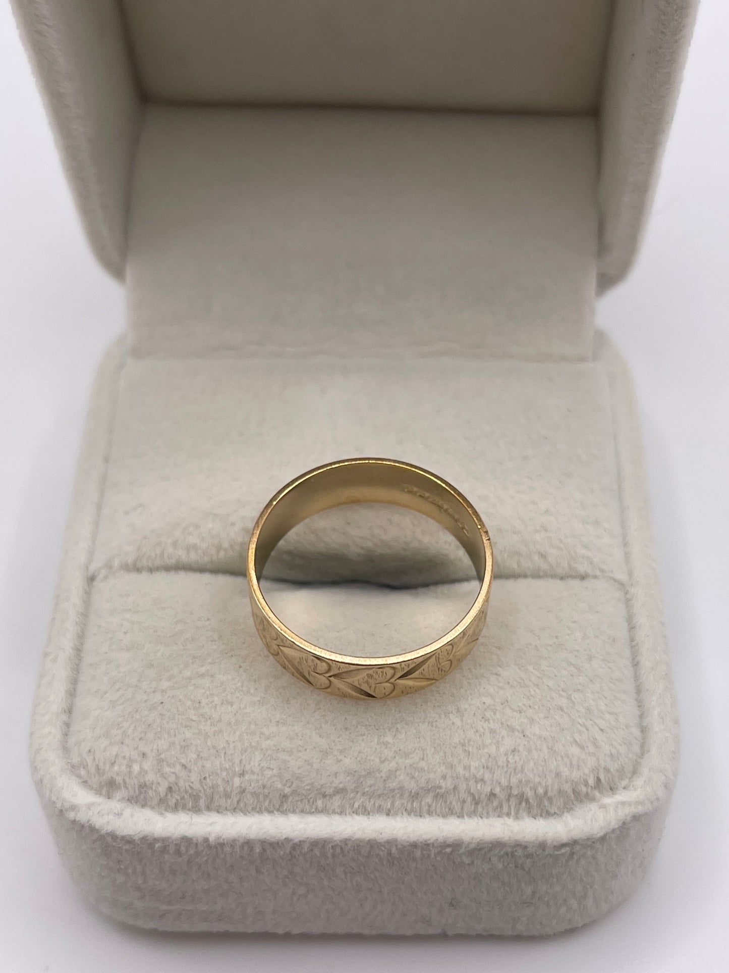 9ct gold patterned band