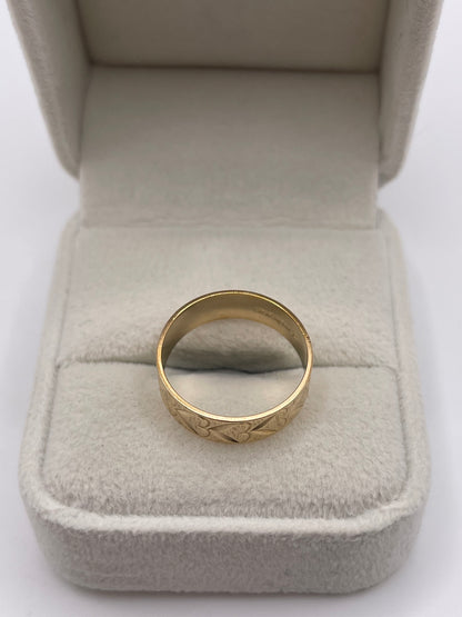 9ct gold patterned band