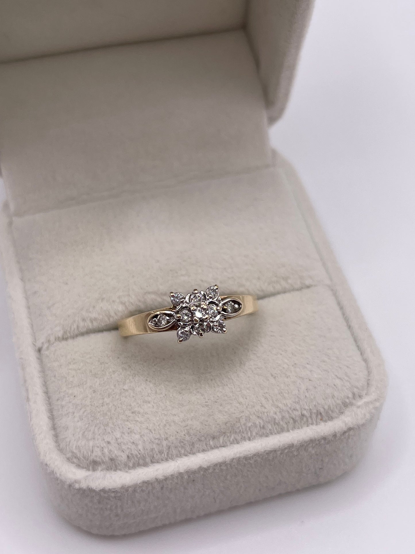 9ct gold diamond cluster ring