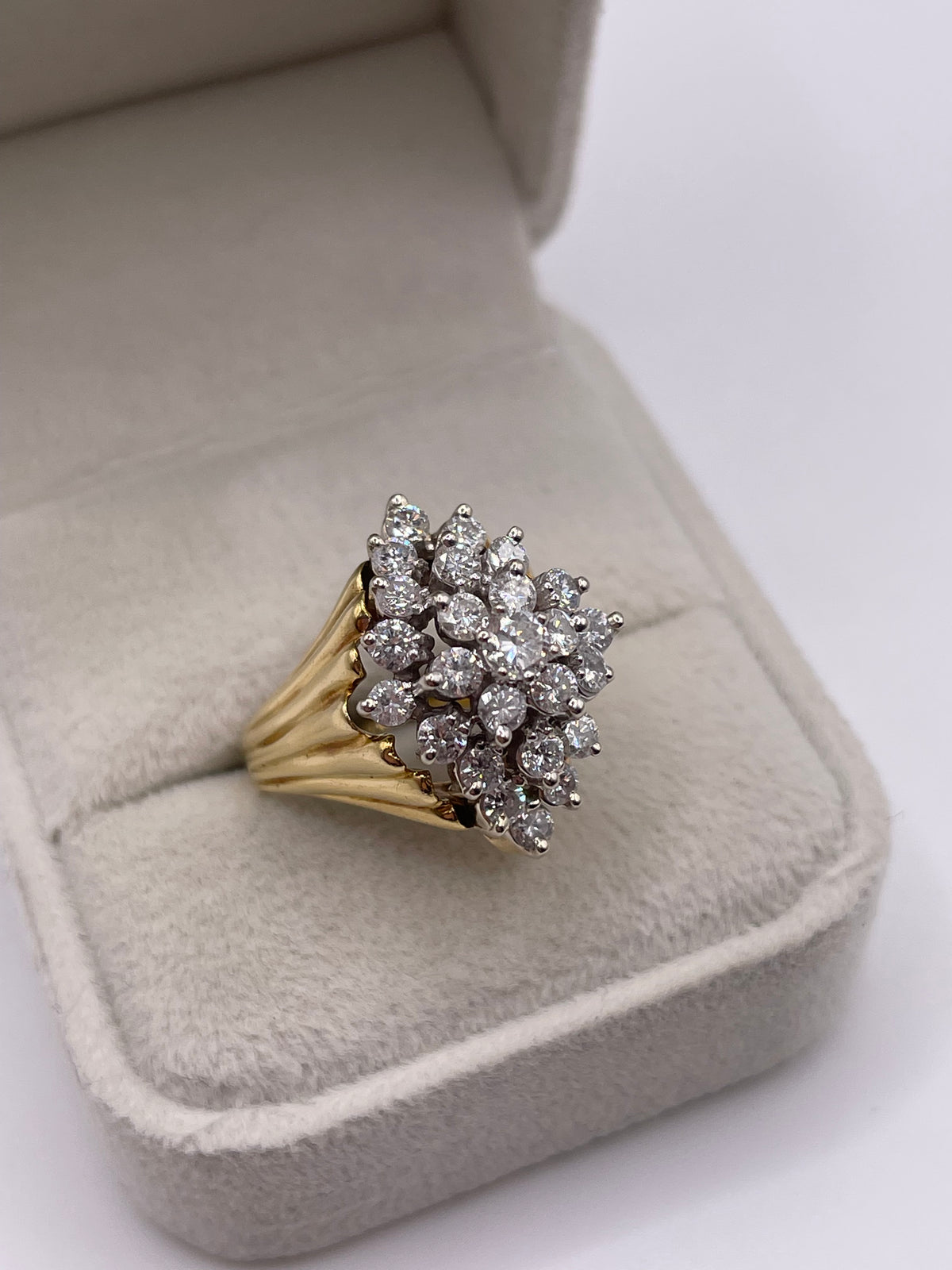 18ct gold diamond cluster ring