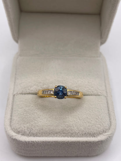 18ct gold aquamarine and diamond ring