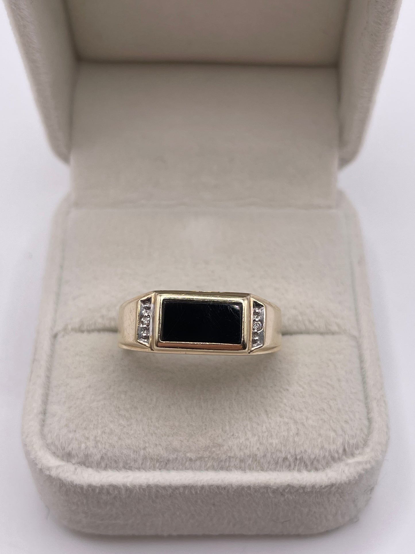 9ct gold onyx and diamond ring