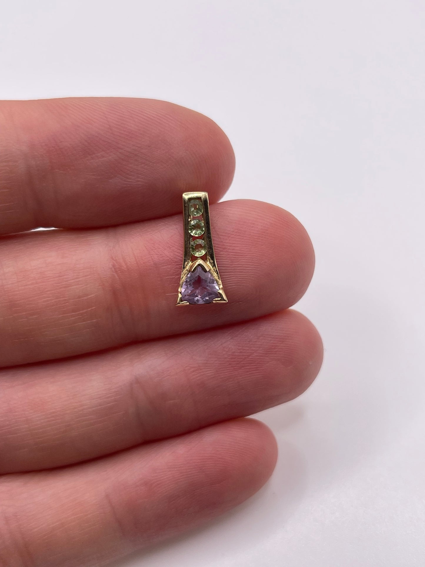 9ct gold amethyst and sapphire pendant