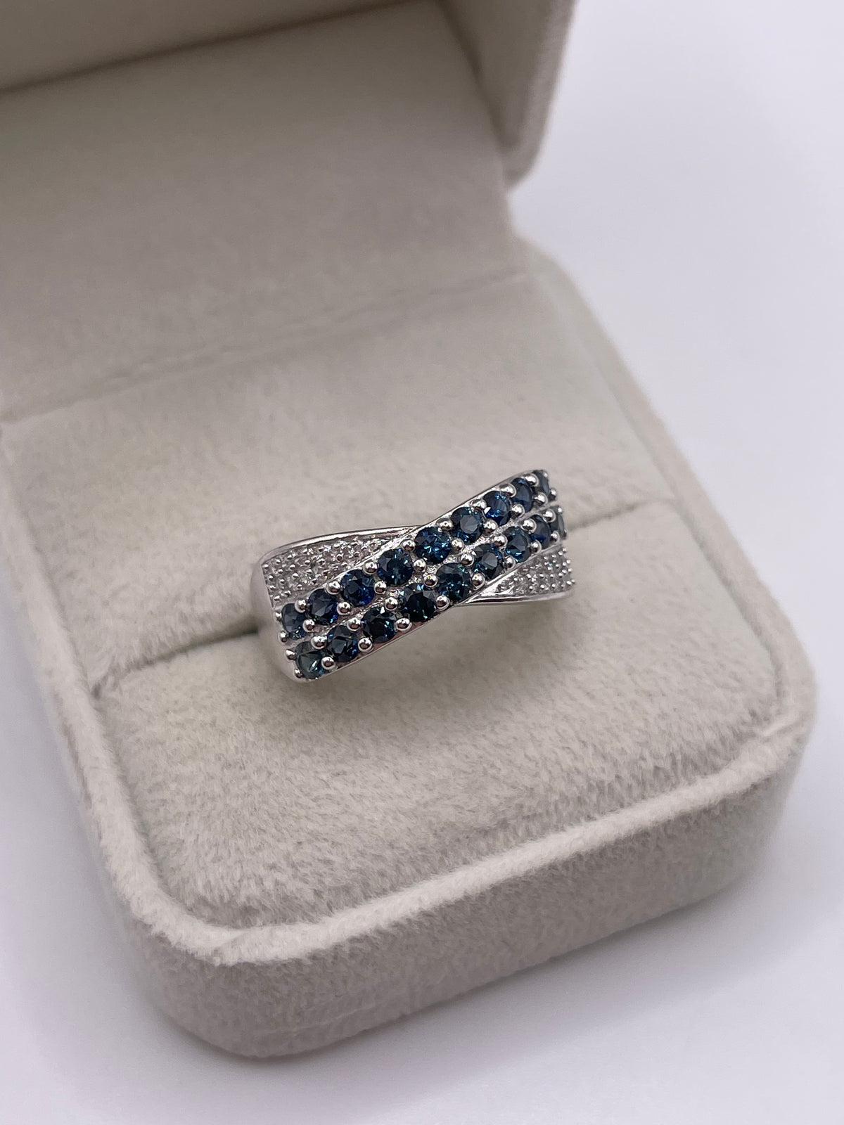 9ct white gold sapphire and diamond ring