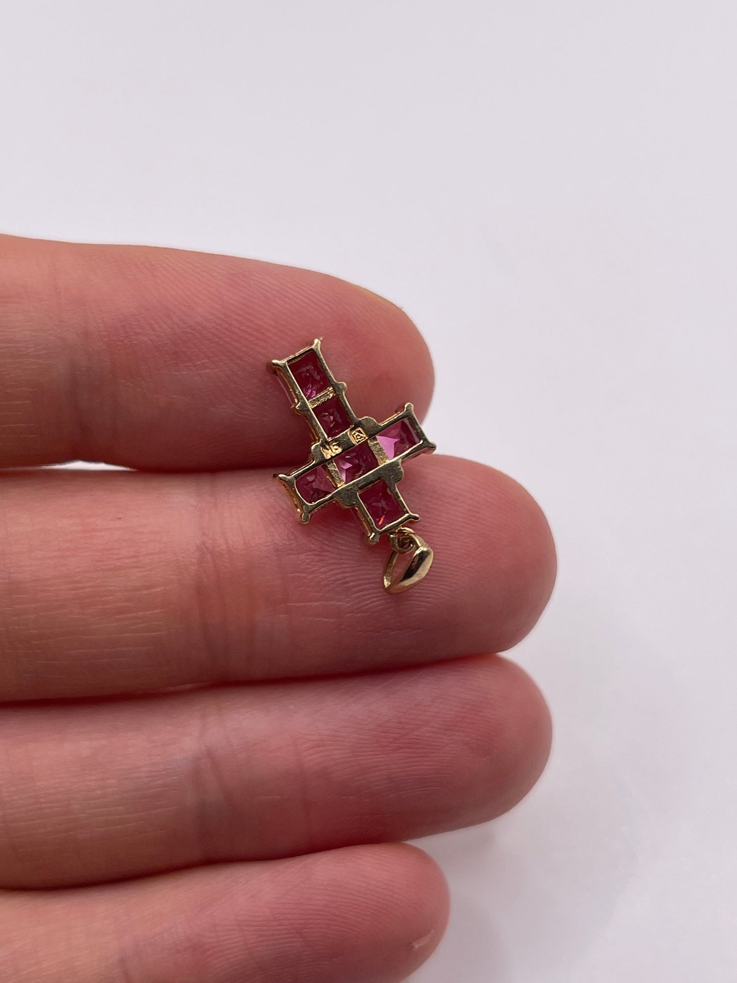 9ct gokd rhodalite garnet cross pendant