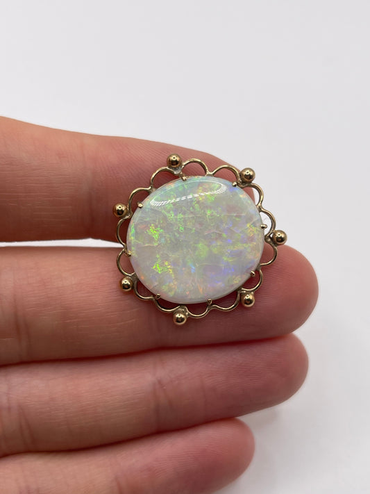 9ct gold opal brooch