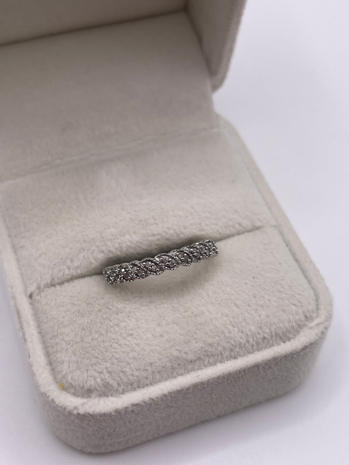 9ct white gold diamond ring