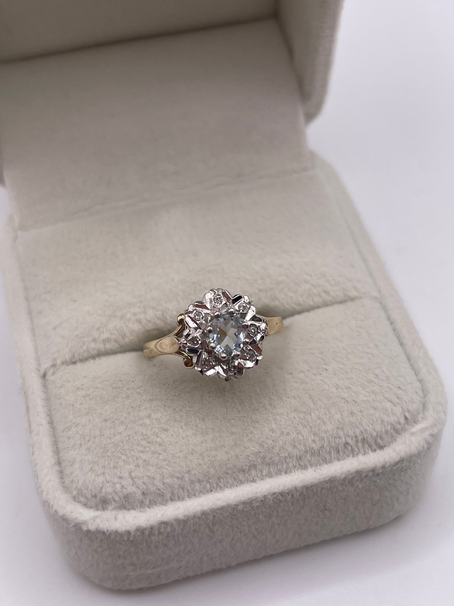 9ct gold aquamarine and diamond ring