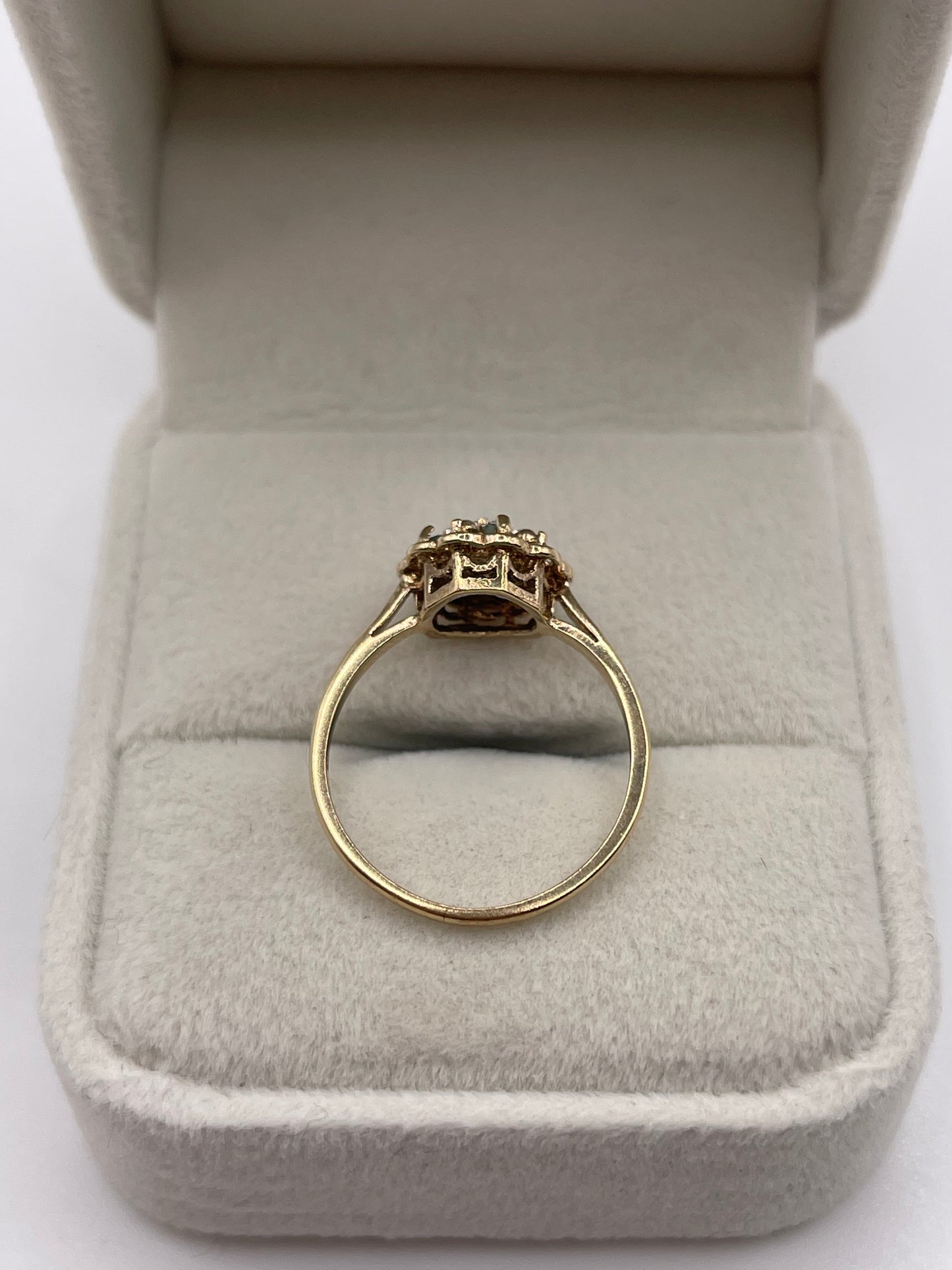 9ct gold emerald and diamond ring