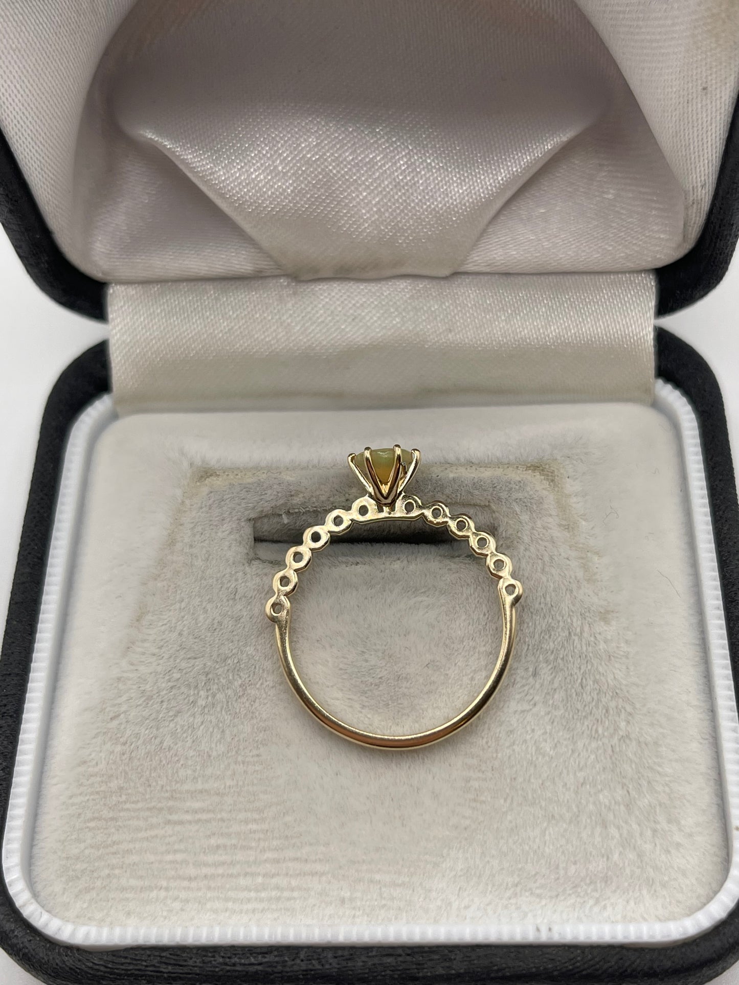 9ct gold opal ring