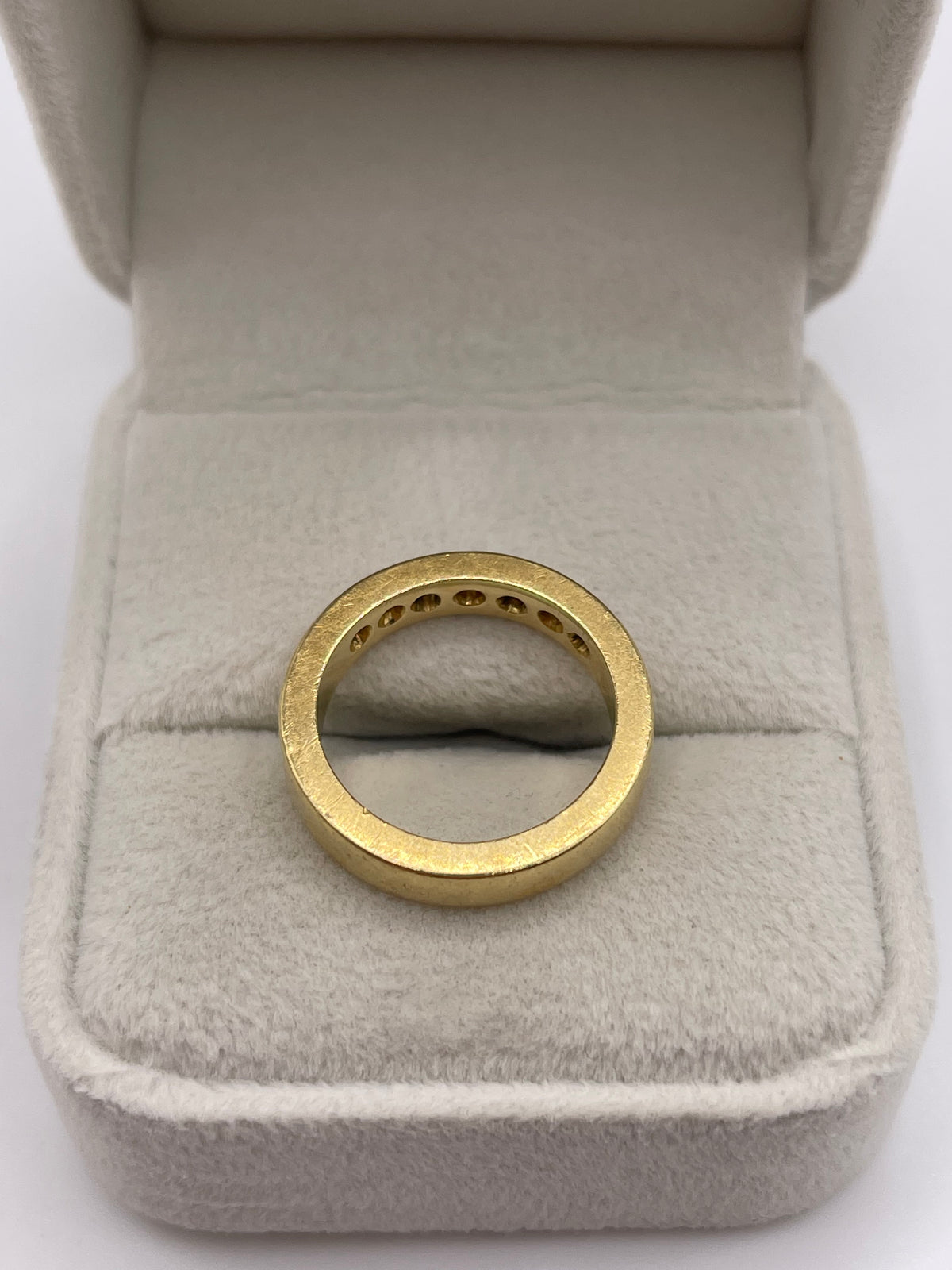 Heavy 18ct gold diamond ring