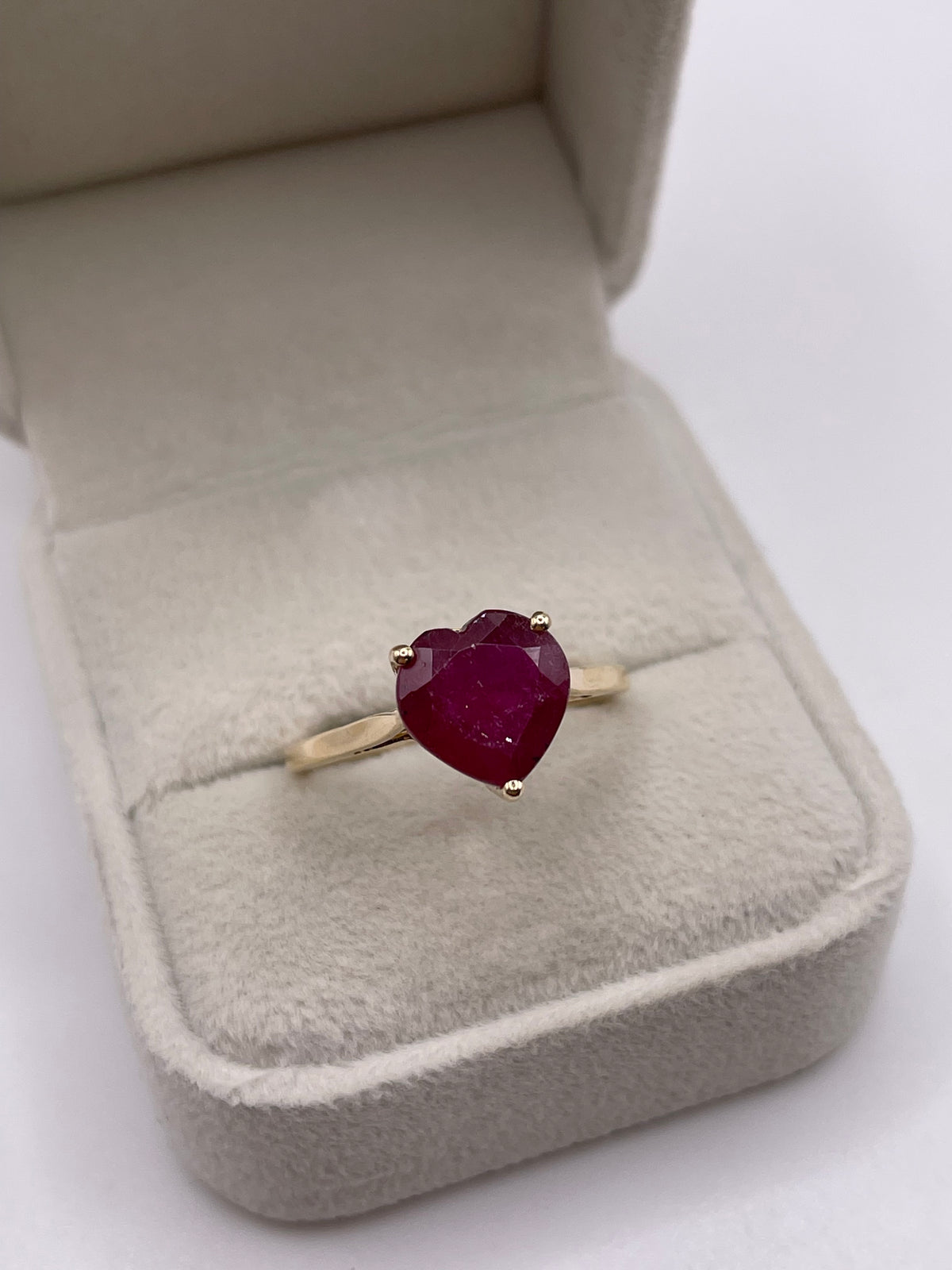 9ct gold ruby heart ring