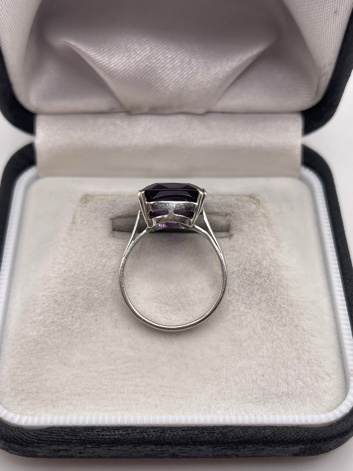 9ct white gold quartz ring