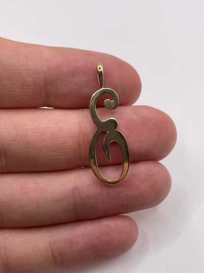 9ct gold initial E pendant
