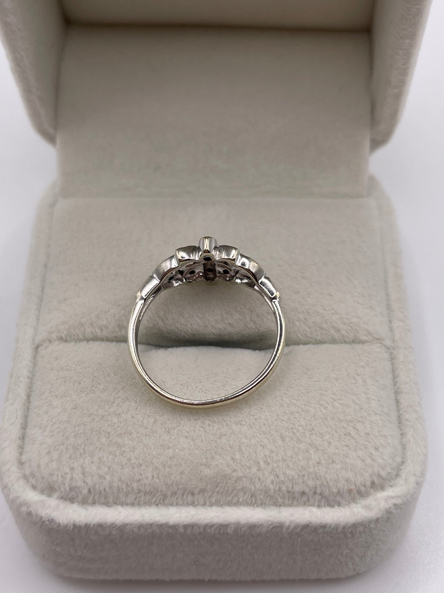 9ct white gold diamond cluster ring