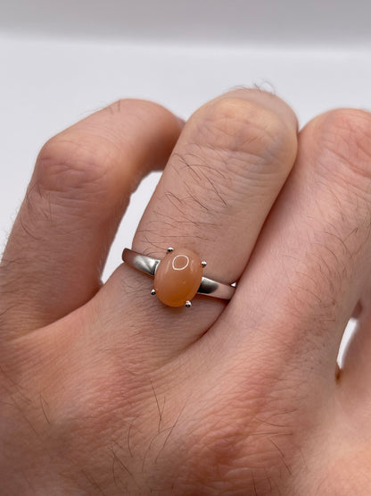 9ct white gold peach moonstone ring