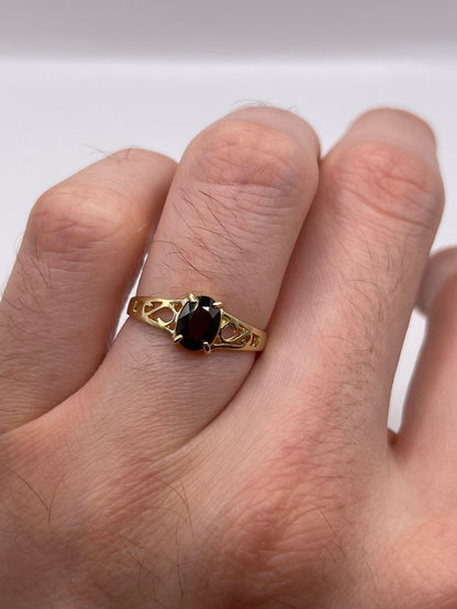 9ct gold garnet ring
