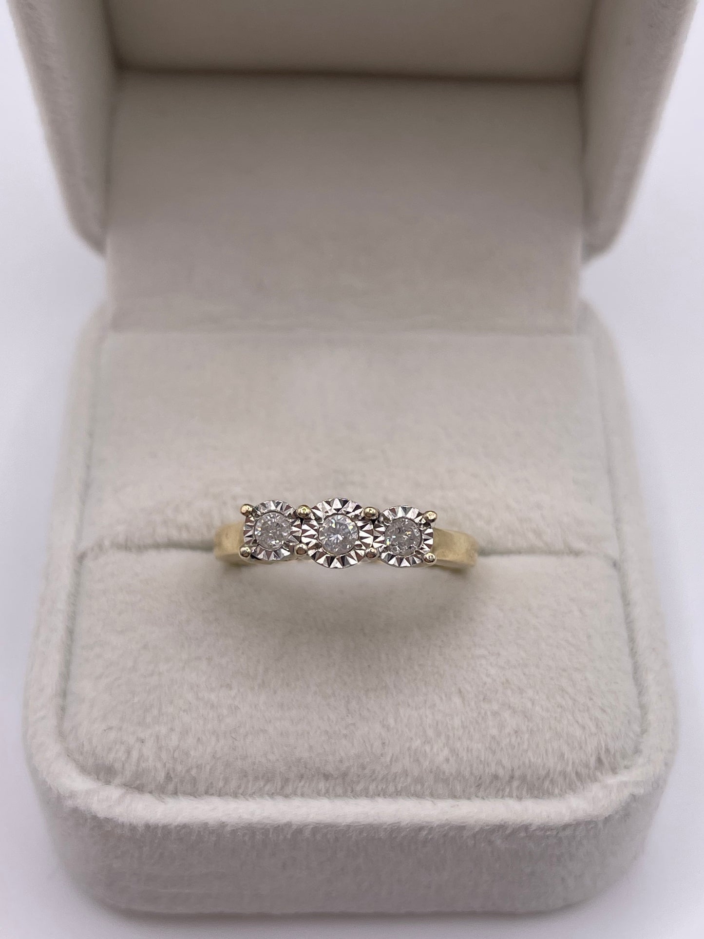 9ct gold diamond ring