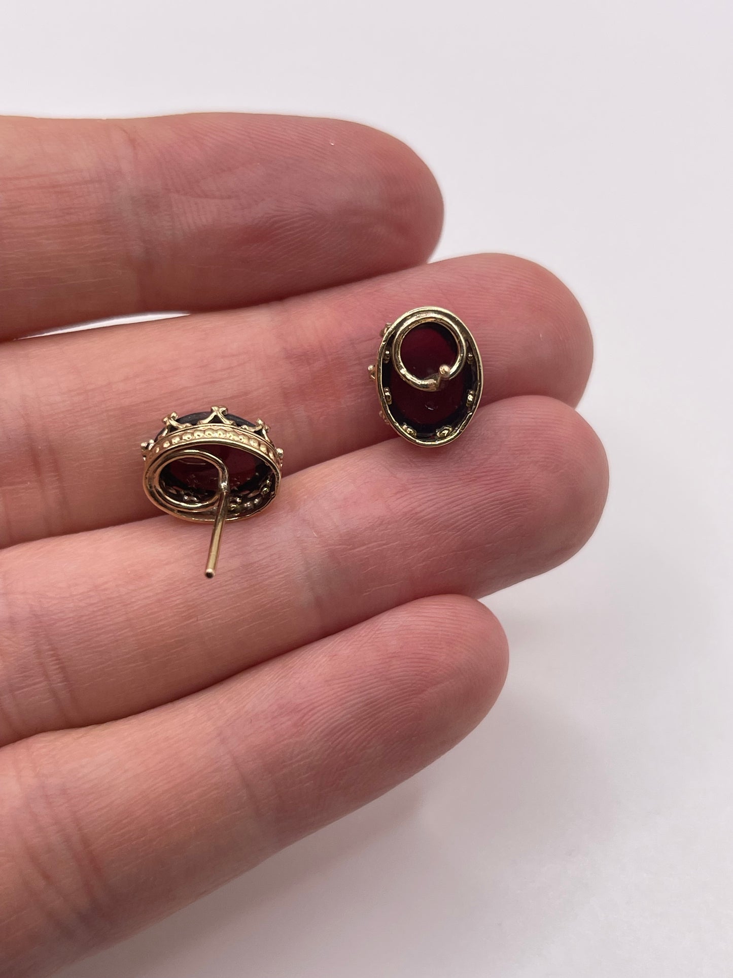 9ct gold cabochon garnet earrings