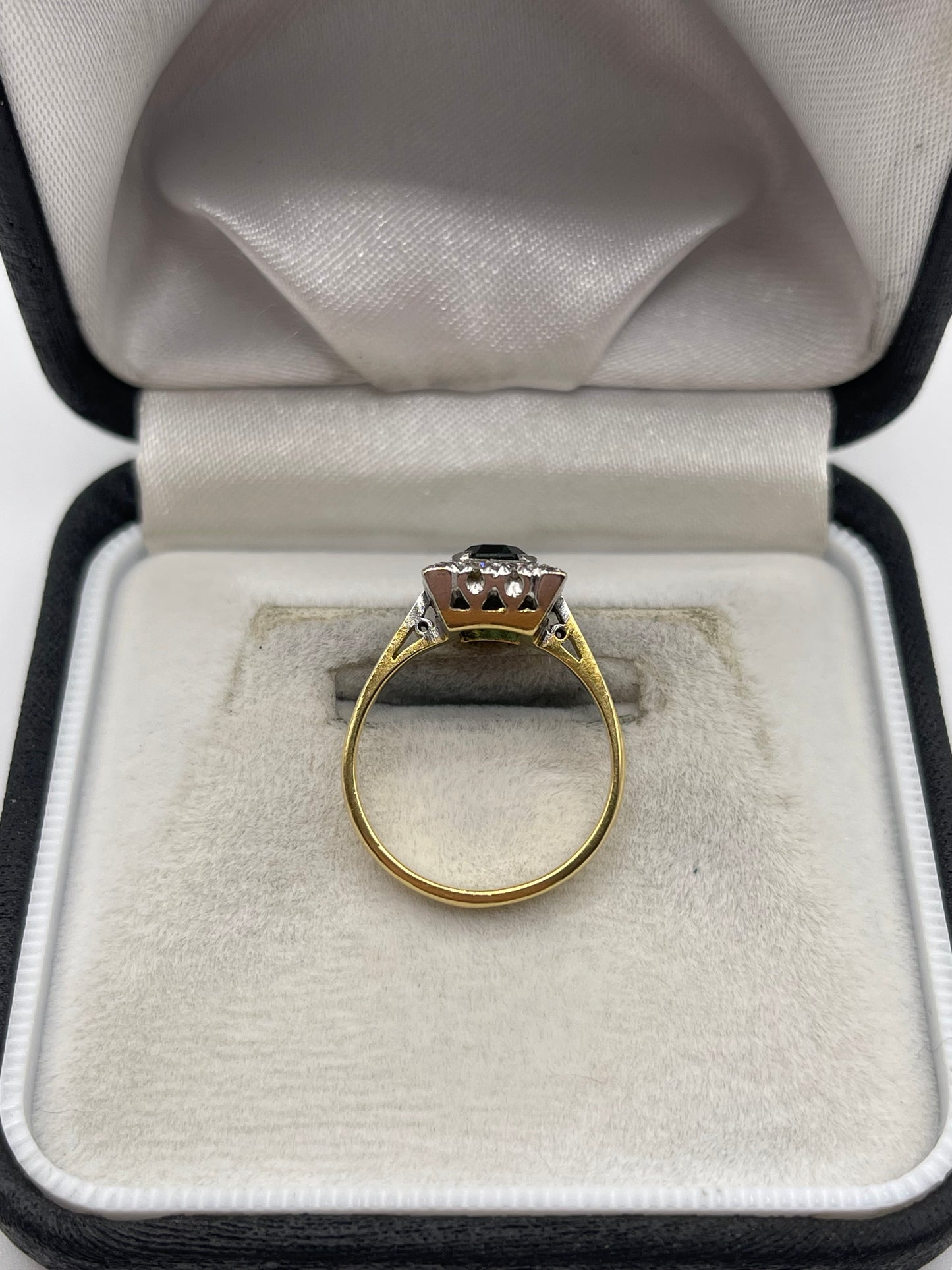 18ct gold sapphire and diamond ring