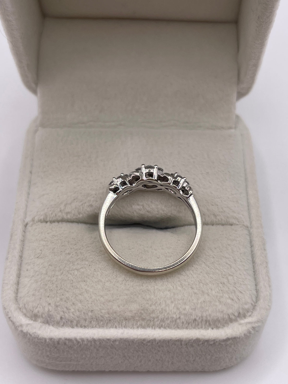 9ct white gold diamond cluster ring