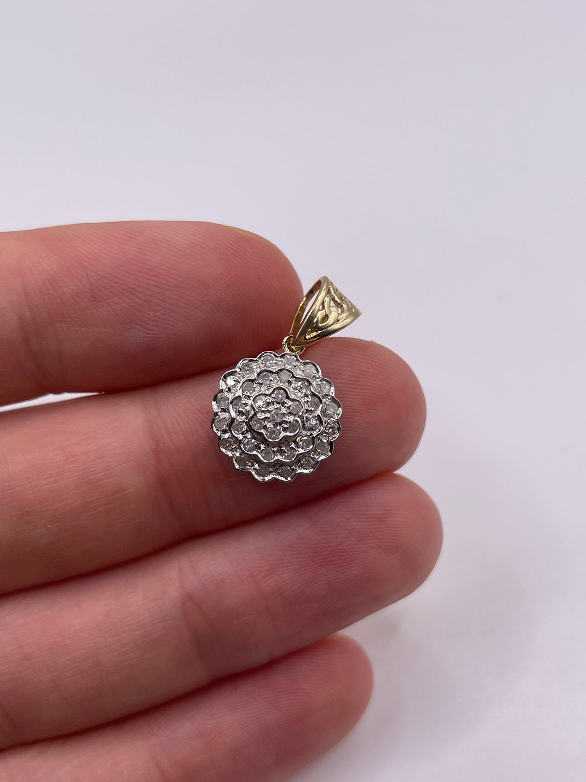 9ct gold diamond cluster pendant