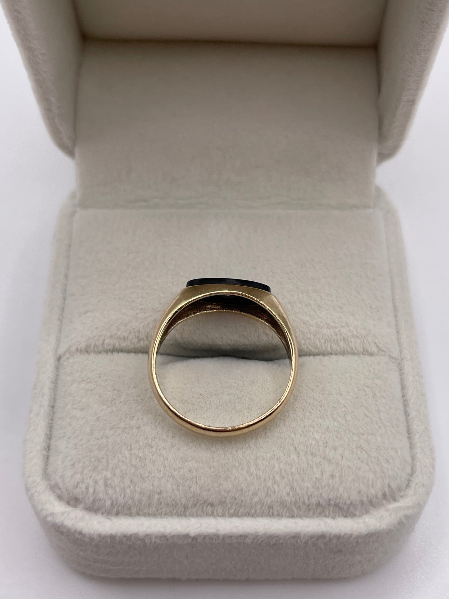 9ct gold onyx and cz ring