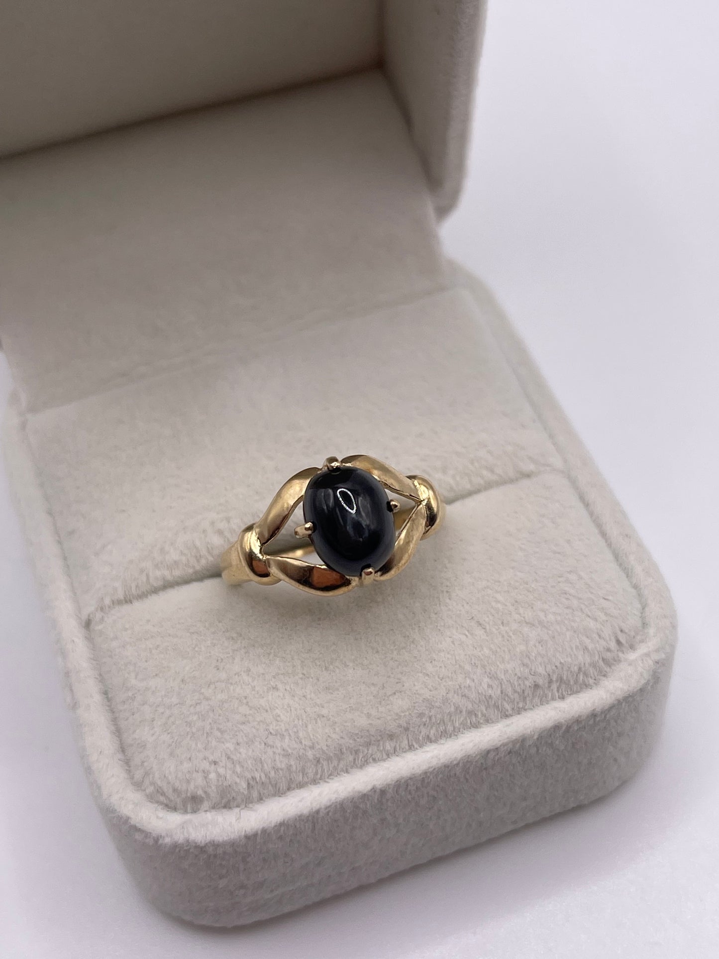9ct gold star sapphire ring