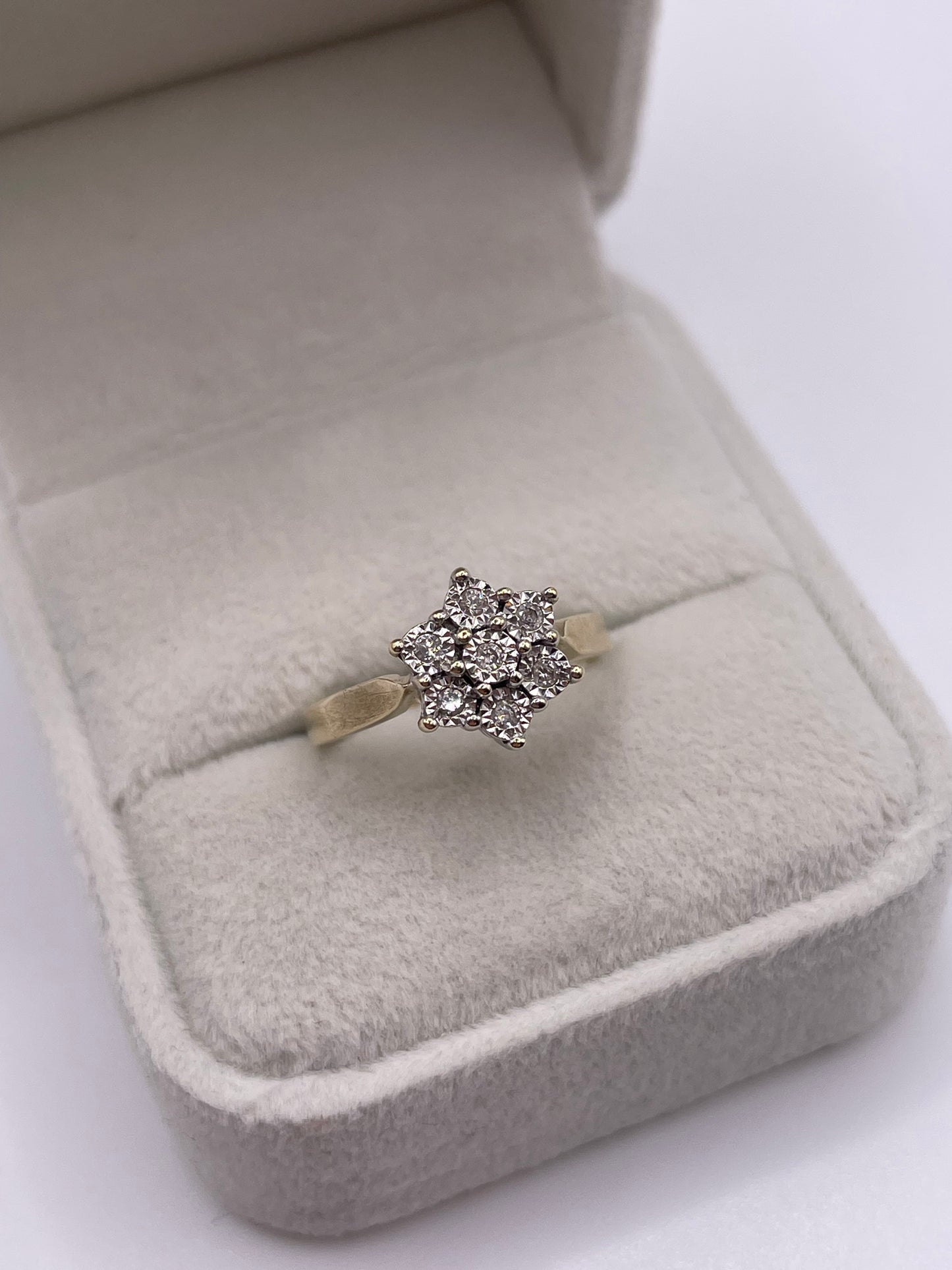 9ct gold diamond cluster ring